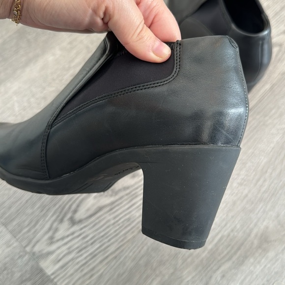 Clarks Artisan Business Casual Black Ankle Bootie Size 9.5 - Picture 4 of 7